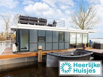 Prachtig gelegen 4 persoons houseboat aan het Sneekermeer in Friesland