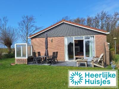 Moderne 4 persoons bungalow aan het Noord-Hollandse kanaal op een rustig vakantiepark