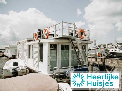 Gezellige 4 persoons woonboot aan de Loosdrechtse Plassen met eigen sub en kano