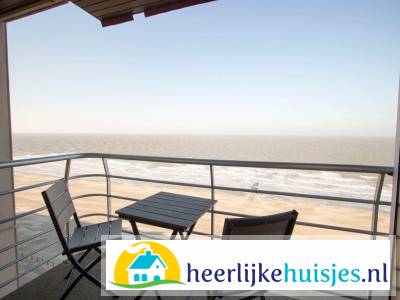 Mooie 4 persoons suite met balkon en zeezicht in Blankenberge