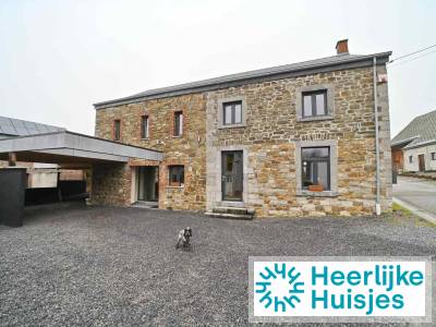 Ruime 12-persoons groepsaccommodatie met zwembad in Ambly, aan de rand van de Ardennen