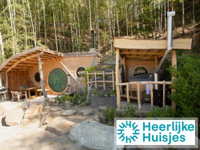 Tiny house voor 2 volwassenen en 4 kinderen op vakantiepark met klimpark