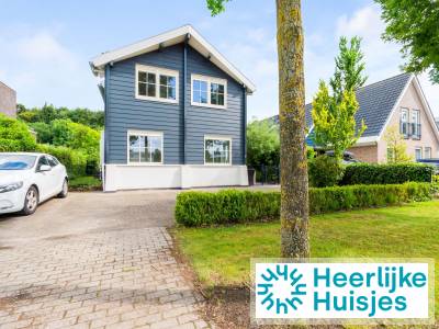 8 persoons vakantiehuis met open haard en buitenspa in Zeewolde