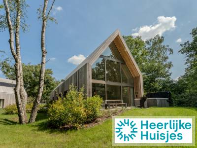 6 persoons luxe lodge met bubbelbad gelegen aan de bosrand in Heusden-Zolder