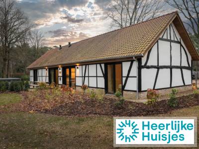 8 persoons rolstoelvriendelijke lodge gelegen aan de bosrand met privé terras en bubbelbad