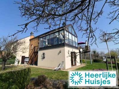 8 persoons vakantiehuis met drie slaapkamers voor 6 volwassen en 2 kinderen in Noiseux