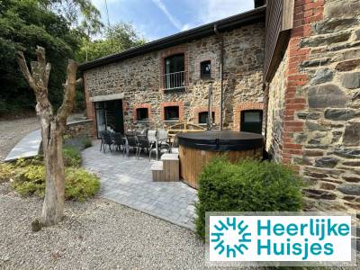 Gezellige groepsaccommodatie voor 15 personen met hottub in Stavelot, nabij Spa