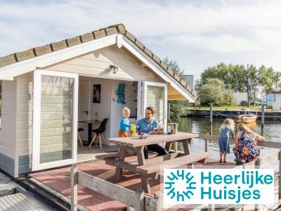 Uniek gelegen 4 persoons chalet op het water in Marina Muiderzand in Almere.