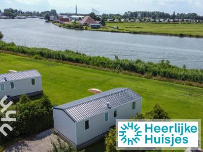 Comfortabel 6 persoons chalet in Lemmer met vrij uitzicht over het water
