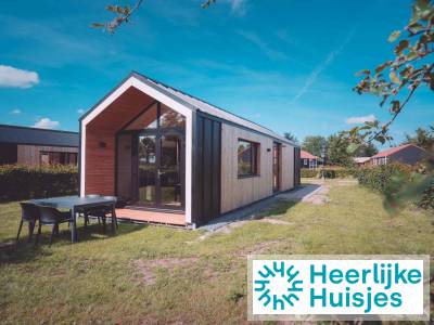 Knus 16-persoons groepsblokhut met 4 tiny houses nabij Lemmer