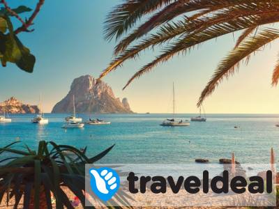 Zonvakantie op Ibiza in Santa Eularia incl. vlucht, ontbijt en huurauto