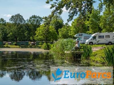 Kampeerplaats Camperplaats Comfort aan het water - EuroParcs Het Amsterdamse Bos