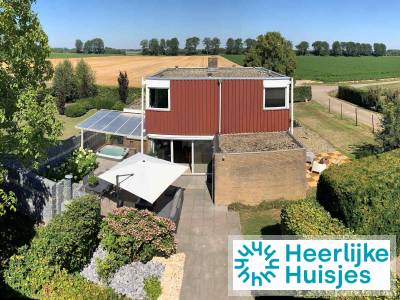 Landelijk gelegen 6 persoons vakantiehuis met buitenspa en grote tuin in Dronten