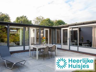 Gelijkvloers 4 persoons persoons vakantiehuis op een park in Sint-Maartenszee