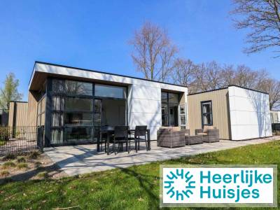 4 persoons accommodatie met sfeerhaard op vakantiepark Bad Hoophuizen aan het Veluwemeer.