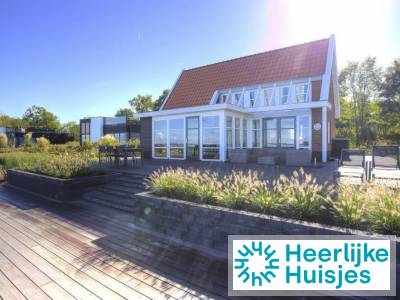 Moderne 6-persoons villa aan het water van het Veluwemeer op een vakantiepark