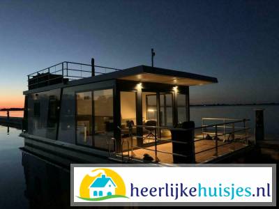 Prachtig gelegen 4 persoons house boat aan het Sneekermeer in Friesland