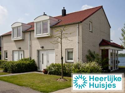 Modern 6-persoons vakantiehuis met uitzicht over het water nabij Roermond in Limburg