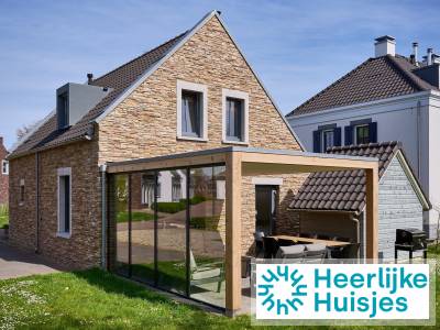 Vrijstaande bungalow met veranda voor 8 personen op resort in vlakbij Maastricht