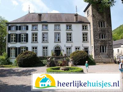 Authentiek 6 persoons kasteelappartement gelegen op een camping in de Ardennen