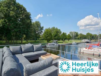 Deze knusse 4-6 persoons waterlodge ligt in Jachthaven Naarden aan het Gooimeer