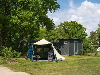 Kampeerplaats met privé sanitair