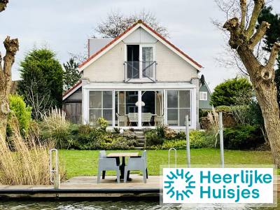 Comfortabele 6-persoons vakantiehuis direct aan het water, aan het IJsselmeer in Makkum