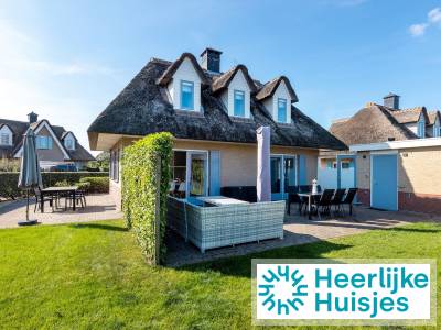 Luxe 6-persoons vakantievilla met sauna en buitenspa vlak bij zee in Julianadorp
