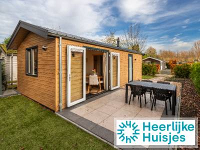 Sfeervolle 4-persoons bungalow met smart TV op groen park in Noord-Holland