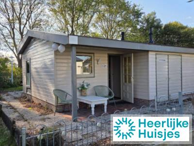 Knusse 3 persoons bungalow met ruime tuin op groen park vlakbij Noord Hollandse kust