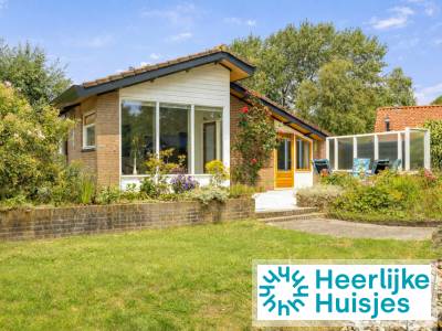 Ruim 6 persoons vakantiehuis met mooie tuin, dichtbij de zeehaven in Lauwersoog