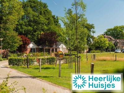 Prachtige 6-persoons kinderbungalow met buitensauna en bubbeltub aan dierenweide
