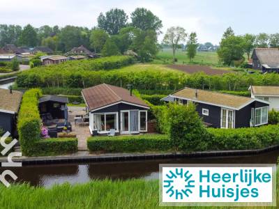 Prachtig 4 persoons chalet aan het water gelegen