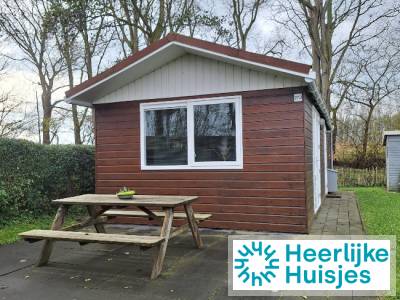 Knusse 4-persoons bungalow met omheinde tuin op groen en rustig park nabij Schoorl