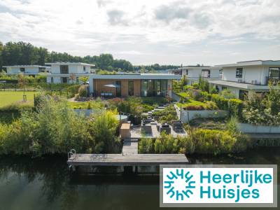 Villa aan het water voor 4 personen met buitenspa op vakantiepark vlakbij Harderwijk