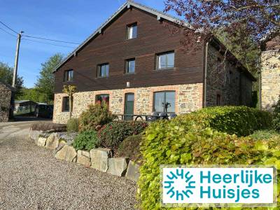 Vrijstaande 11-persoons groepsaccommodatie met sauna gelegen in Stavelot, nabij Spa