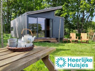 Kindvriendelijk 5-persoons tiny house met privé hottub in een bosrijke omgeving
