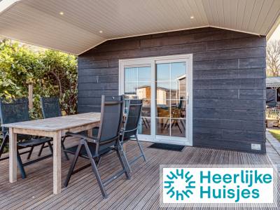 Chalet voor 4 personen aan het water op een vakantiepark in Giethoorn, Overijssel.