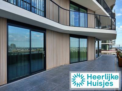 Licht 4-persoons hoekappartement met moderne inrichting en prachtig uitzicht op de zee