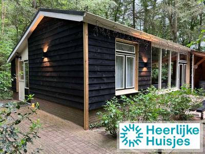 Luxe vakantiehuis geschikt voor 4 volwassenen en 2 kinderen met buitenspa op de Veluwe.