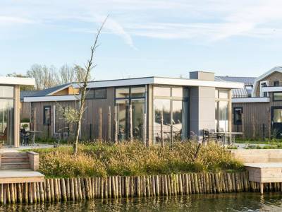 Pavilion Waterfront 6
