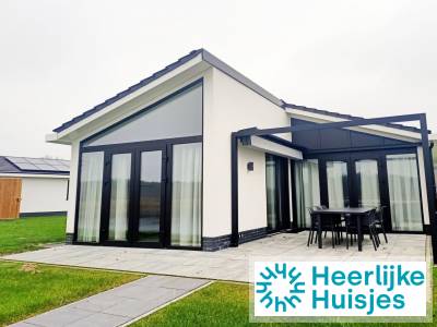 Modern chalet voor 6 personen met waterzicht en moderne voorzieningen in Maasplassen