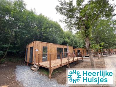 6 persoons lodge met een ruim terras op vakantiepark Hameau de lourthe in Houffalize