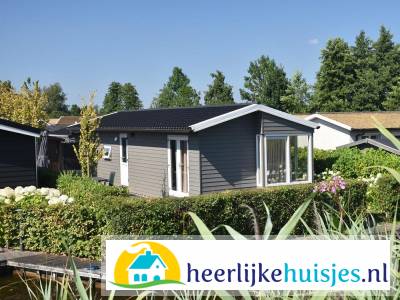 Mooi 4 persoons chalet in Giethoorn aan het water.