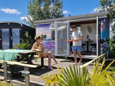 Tiny wagon (nrs. 1-6) met tweepersoonsbed | 2 personen