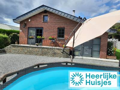 Sfeervol 4-persoons vakantiehuis met privézwembad aan de rand van het bos vlakbij de Maas