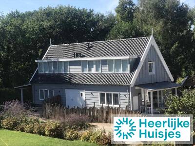 Geschakeld, stijlvol 6-persoons vakantiehuis met ruime tuin midden in Ouddorp
