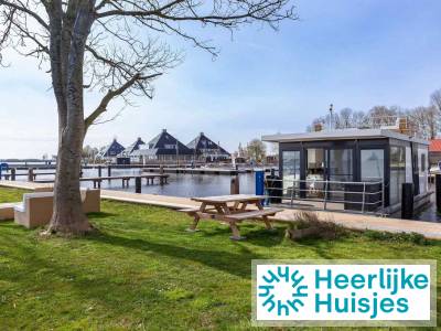 Prachtig gelegen 4 persoons houseboat, met tuin, aan het Sneekermeer in Friesland
