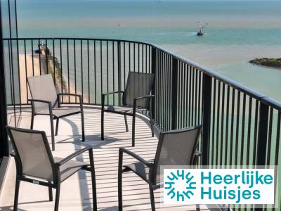 Ruim 4-persoonsappartement met balkon en uitzicht op de Noordzee en de haven van Breskens
