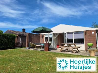 Comfortabele 6-persoons bungalow met omheinde tuin en buitenhaard op park nabij Schoorl